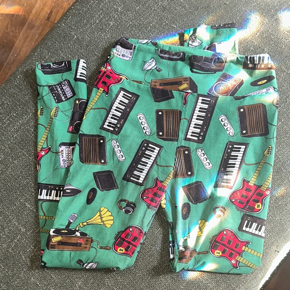 LuLaRoe Green Music Print Leggings